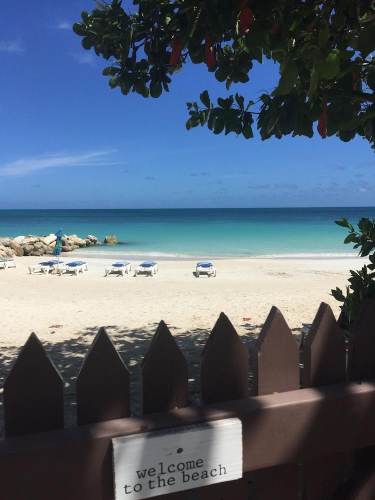 Buccaneer Beach Club Дикенсон-Бей Экстерьер фото